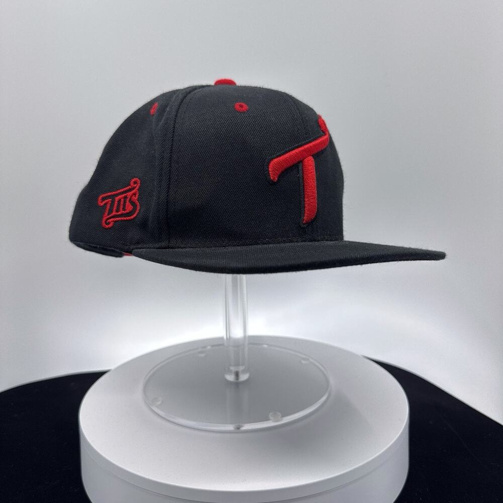 Two In The Shirt Snapback in Black
